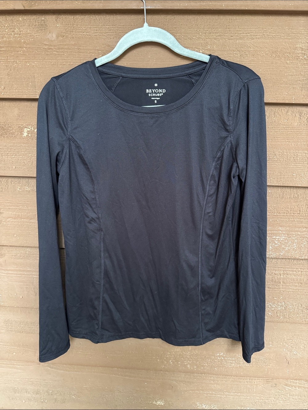 Beyond Scrubs Black Long Sleeve Crewneck Baselayer Top size Small